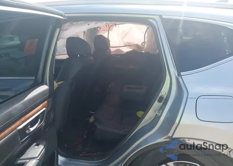 2018 Honda Cr-V Touring z USA, uszkodzony, nr VIN 7FARW1H93JE001455